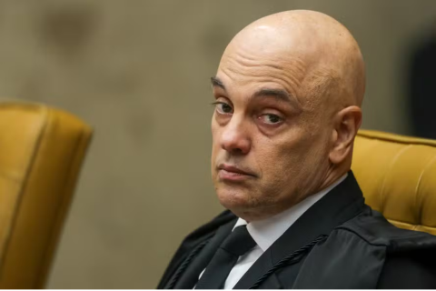 Em entrevista, Moraes diz que não vai 'recuar um milímetro' no processo contra Bolsonaro