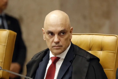 Bolsonaro tem até amanhã para explicar a Moraes pedido de asilo