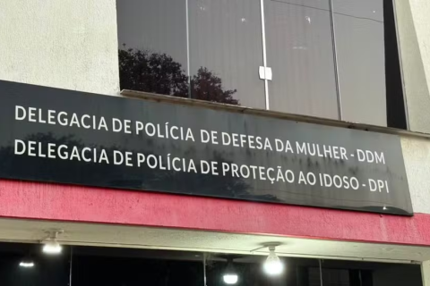 Padrasto é preso suspeito de estuprar criança após o irmão dela encontrar preservativo no quintal de casa