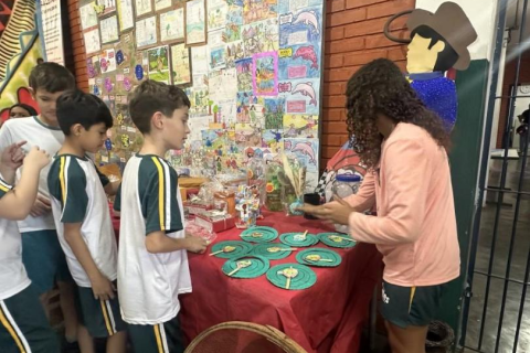 E.M. João Arnaldo Avelhaneda celebra a riqueza do Folclore Brasileiro em exposição cultural