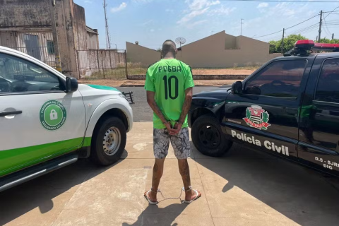 Polícia prende suspeito de descumprir medida protetiva após enforcar e esfaquear ex-companheira nas costas