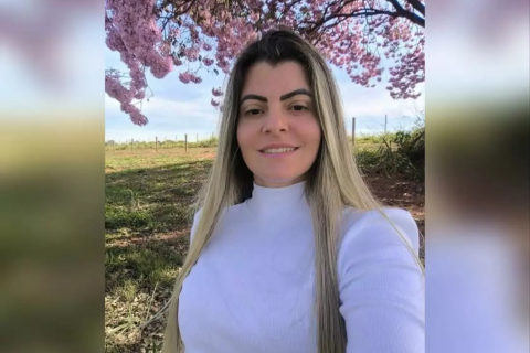 Mulher morre após colisão entre van e carro em Aparecida d’Oeste