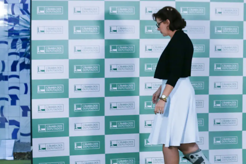 Câmara rejeita cassação da deputada Carla Zambelli